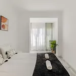 Appartement Lovely 3-bedroom W/ Free Parking On Premises
