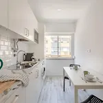 Lovely 3-bedroom W/ Free Parking On Premises * Queluz