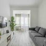 Lovely 3-bedroom W/ Free Parking On Premises *