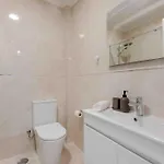 Appartement Lovely 3-bedroom W/ Free Parking On Premises *