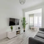 Lovely 3-bedroom W/ Free Parking On Premises Appartement Queluz