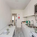 Appartement Lovely 3-bedroom W/ Free Parking On Premises *