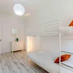 Lovely 3-bedroom W/ Free Parking On Premises Appartement Queluz