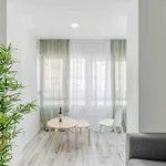 Lovely 3-bedroom W/ Free Parking On Premises * Queluz