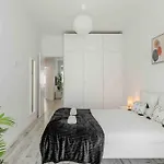 Lovely 3-bedroom W/ Free Parking On Premises * Queluz