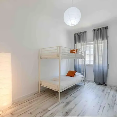 Lovely 3-bedroom W/ Free Parking On Premises