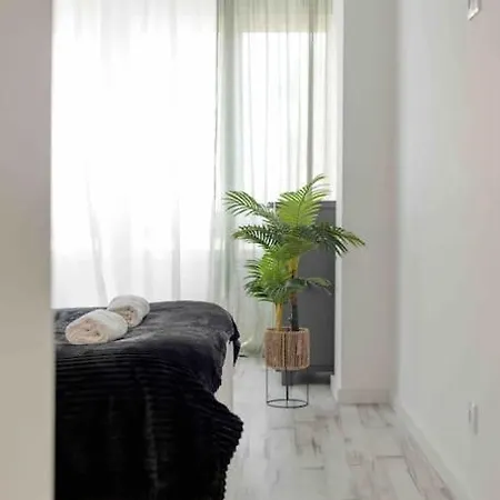 Apartment Lovely 3-bedroom W/ Free Parking On Premises Queluz