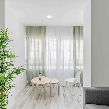 Lovely 3-bedroom W/ Free Parking On Premises * Queluz