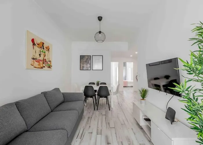Lovely 3-bedroom W/ Free Parking On Premises Appartement Queluz