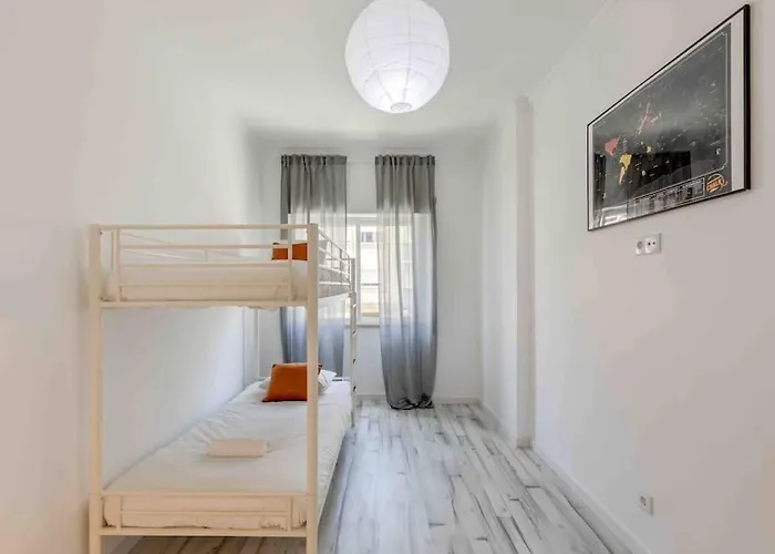 Appartement Lovely 3-bedroom W/ Free Parking On Premises *
