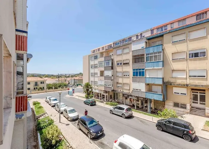 Appartement Lovely 3-bedroom W/ Free Parking On Premises