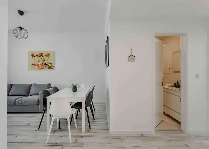 Appartement Lovely 3-bedroom W/ Free Parking On Premises