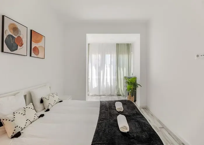 Appartement Lovely 3-bedroom W/ Free Parking On Premises
