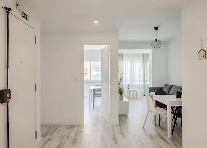 Appartement Lovely 3-bedroom W/ Free Parking On Premises *
