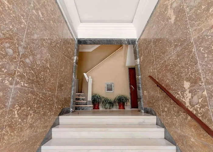 Appartement Lovely 3-bedroom W/ Free Parking On Premises