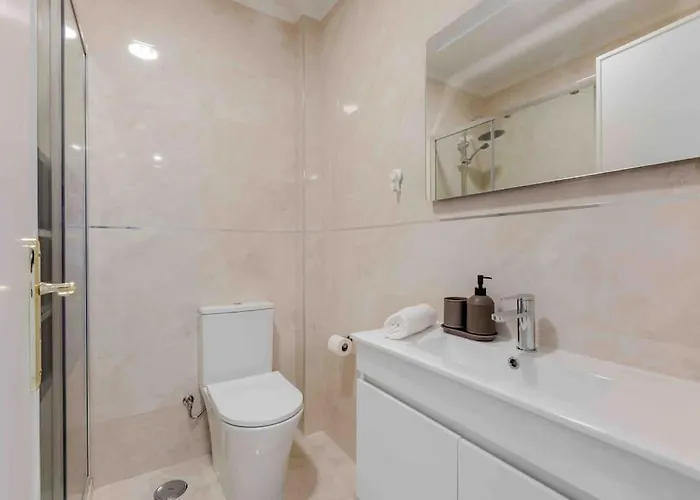 Appartement Lovely 3-bedroom W/ Free Parking On Premises *