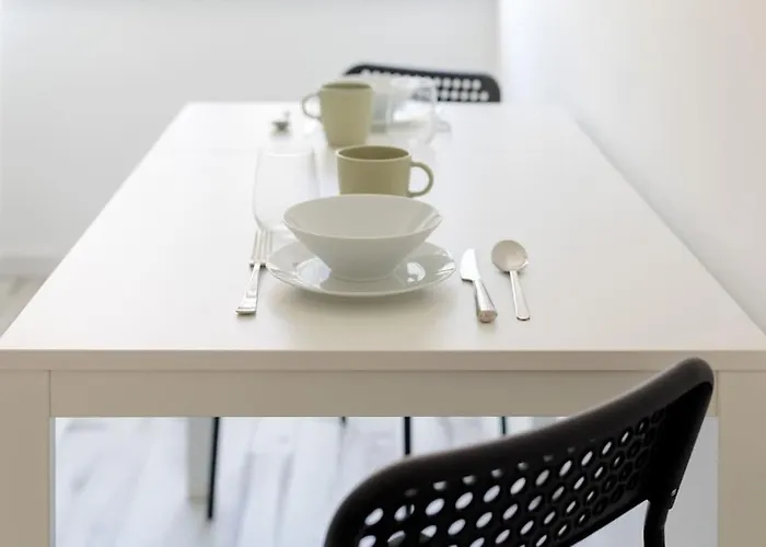 Appartement Lovely 3-bedroom W/ Free Parking On Premises Queluz