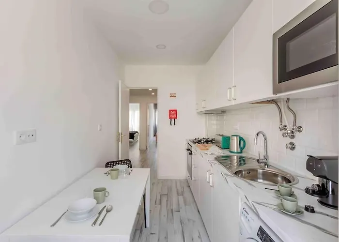 Appartement Lovely 3-bedroom W/ Free Parking On Premises *