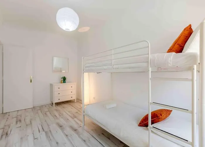 Lovely 3-bedroom W/ Free Parking On Premises Appartement Queluz