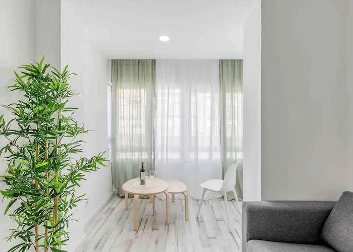 Lovely 3-bedroom W/ Free Parking On Premises * Queluz