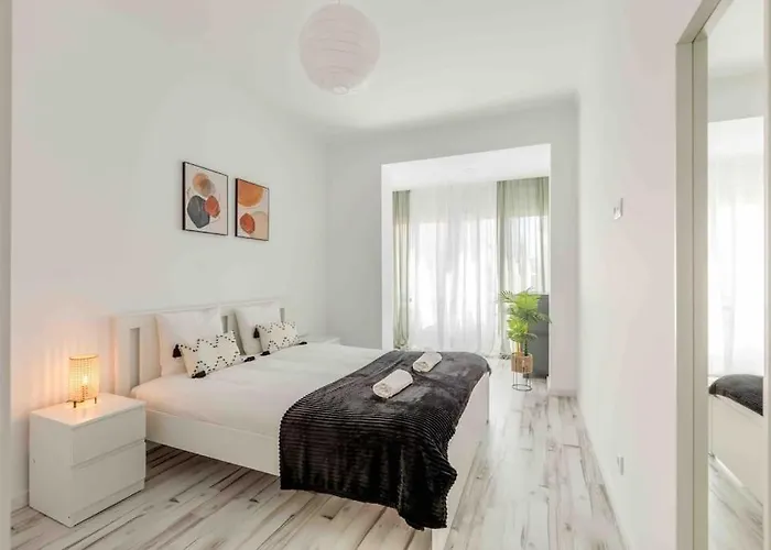 Appartement Lovely 3-bedroom W/ Free Parking On Premises *